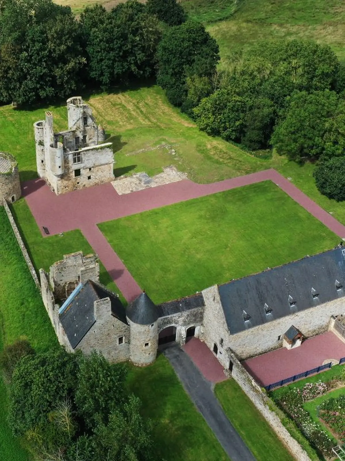 Visite Du Château De Montfort
