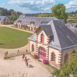 Visite du Haras national de Saint-Lô à cheval
