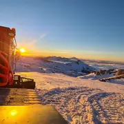 Visite du parc de dameuses et usine à neige