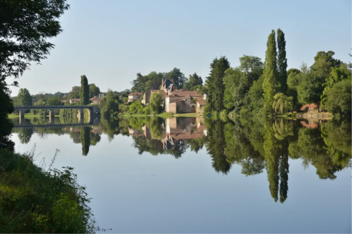Visite du village d'Availles-Limouzine