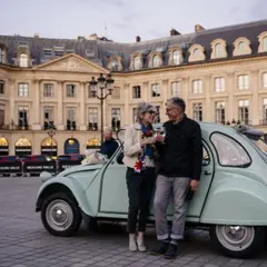 Visite en 2CV d'époque des lieux iconiques de Paris (75)