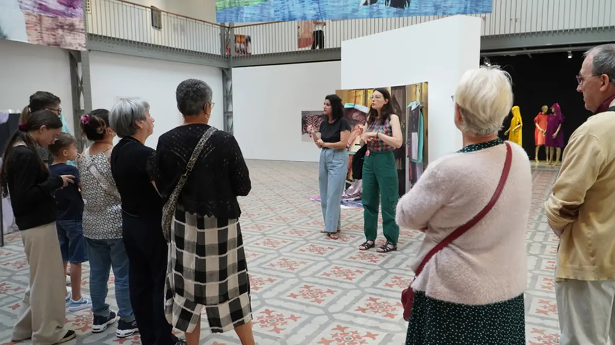 Visite en Langue des Signes Française de l'exposition Sans contrefaçon, anatomie d'un vêtement