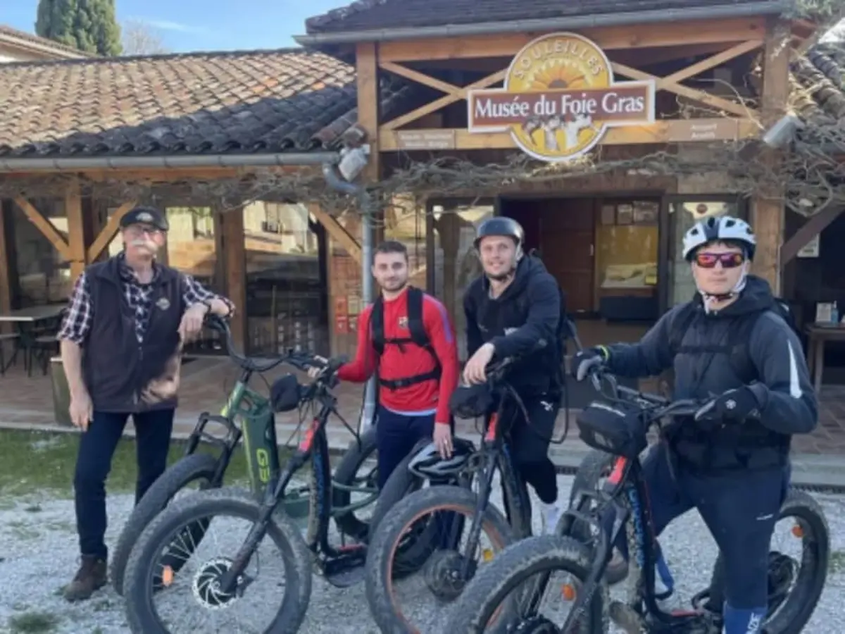 Visite guidée 25km en trottinette électrique à Frespech (47)