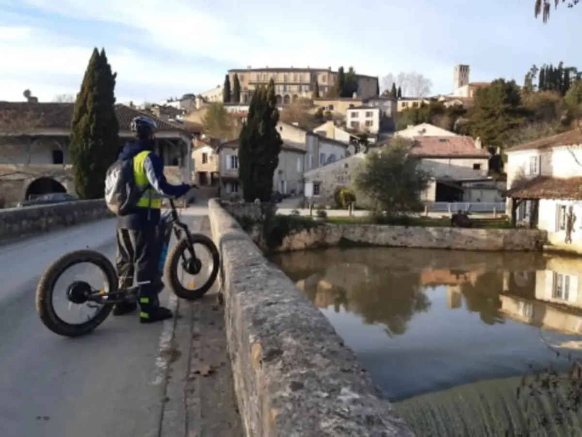 Visite guidée 31 km trottinette électrique à Poudenas (47)