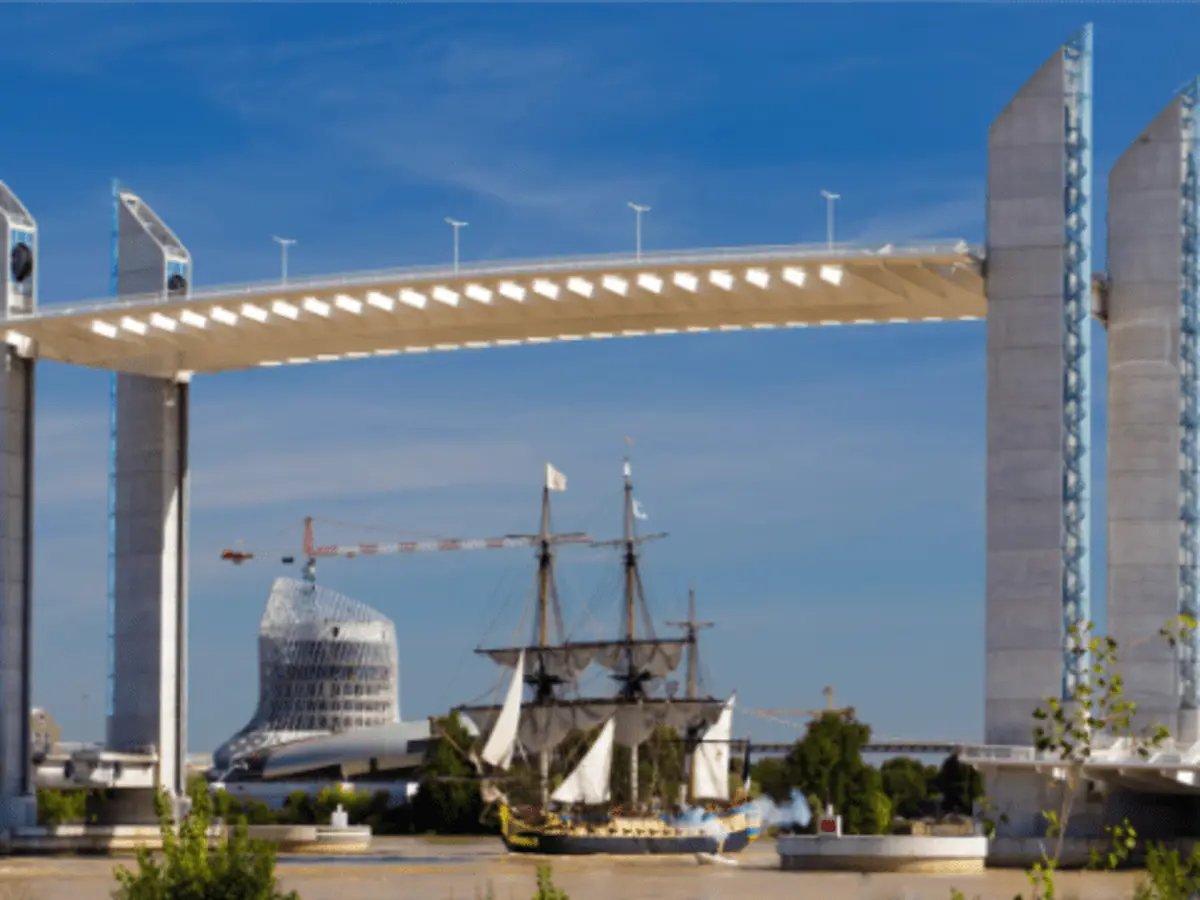 Visite guidée A la recherche du port de Bordeaux à Bordeaux