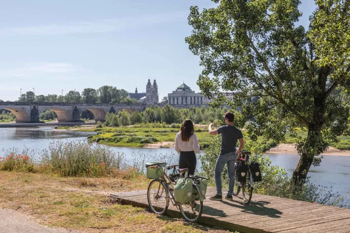 Visite Guidée à Vélo : De Tours à la Riche