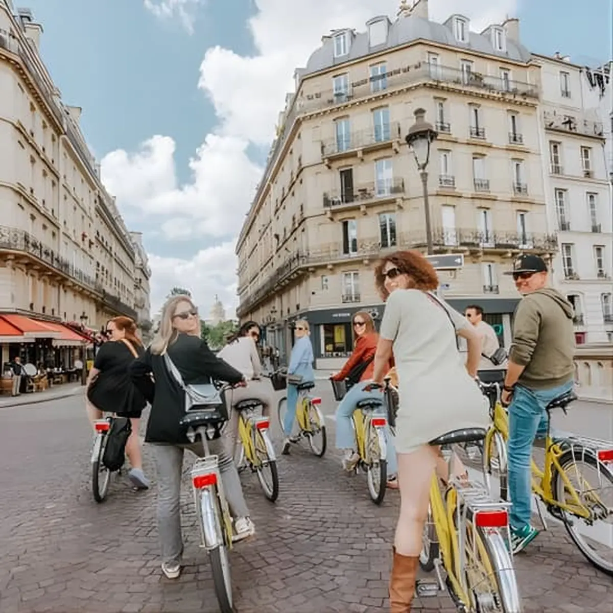 Visite guidée à vélo des quartiers locaux et des histoires de Paris hors des sentiers battus
