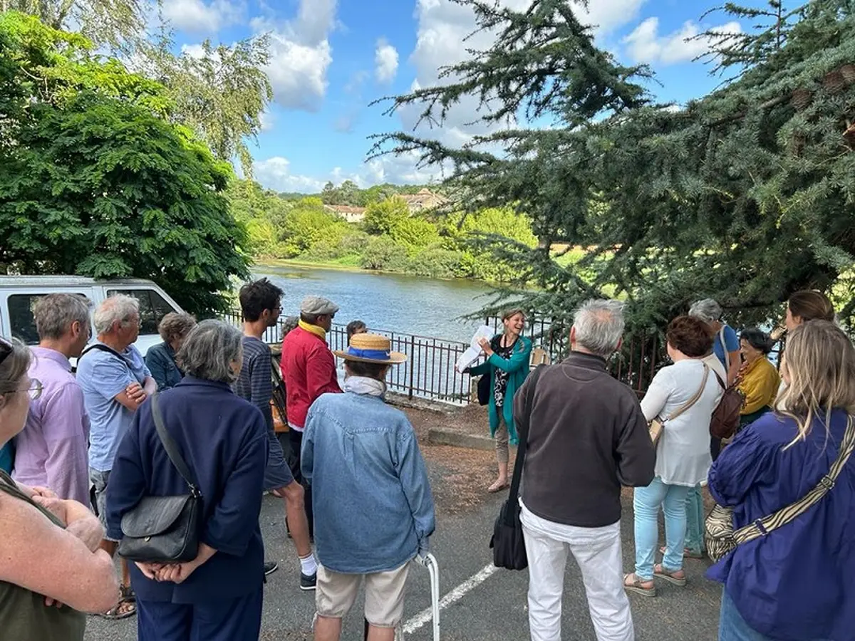 Visite guidée costumée par la causerie des patrimoines