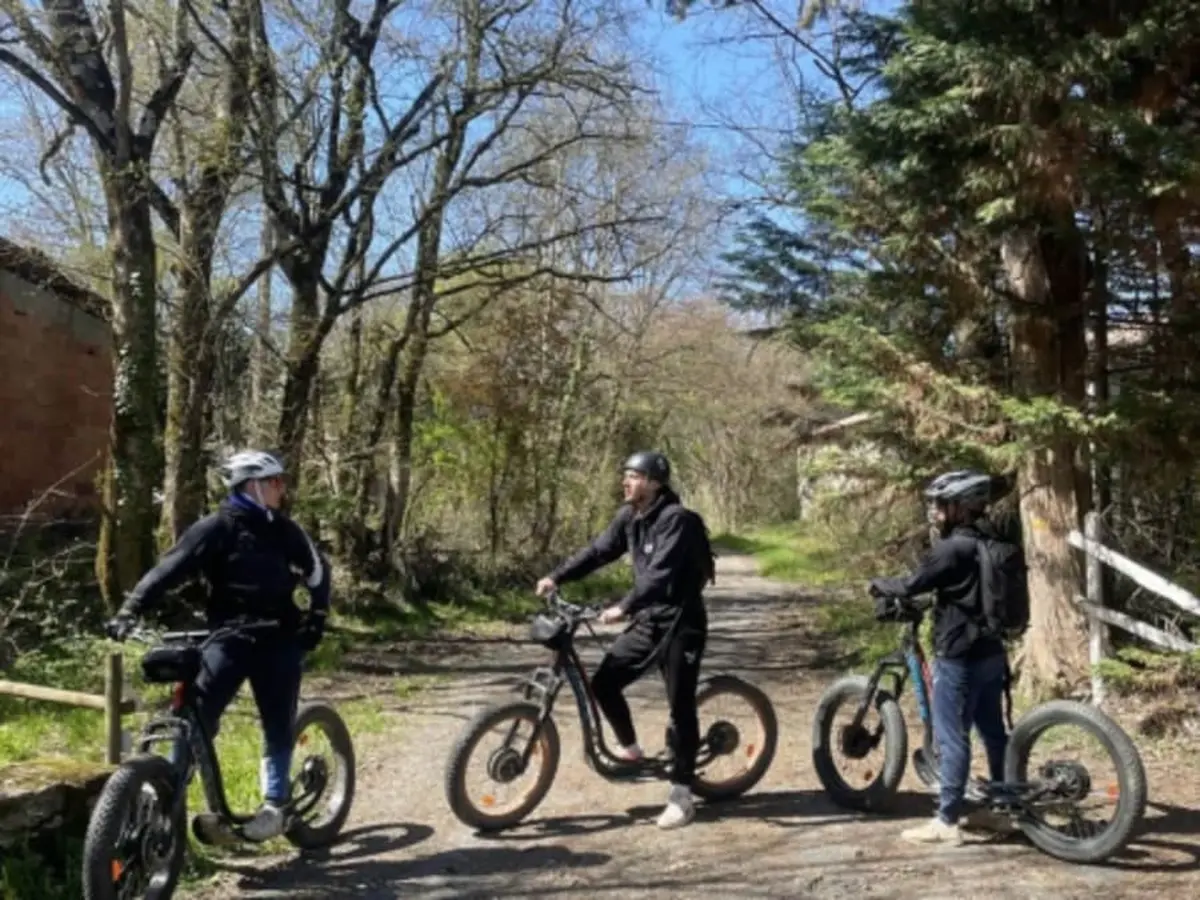 Visite guidée de 25km en trottinette électrique à Sauvagnas (47)