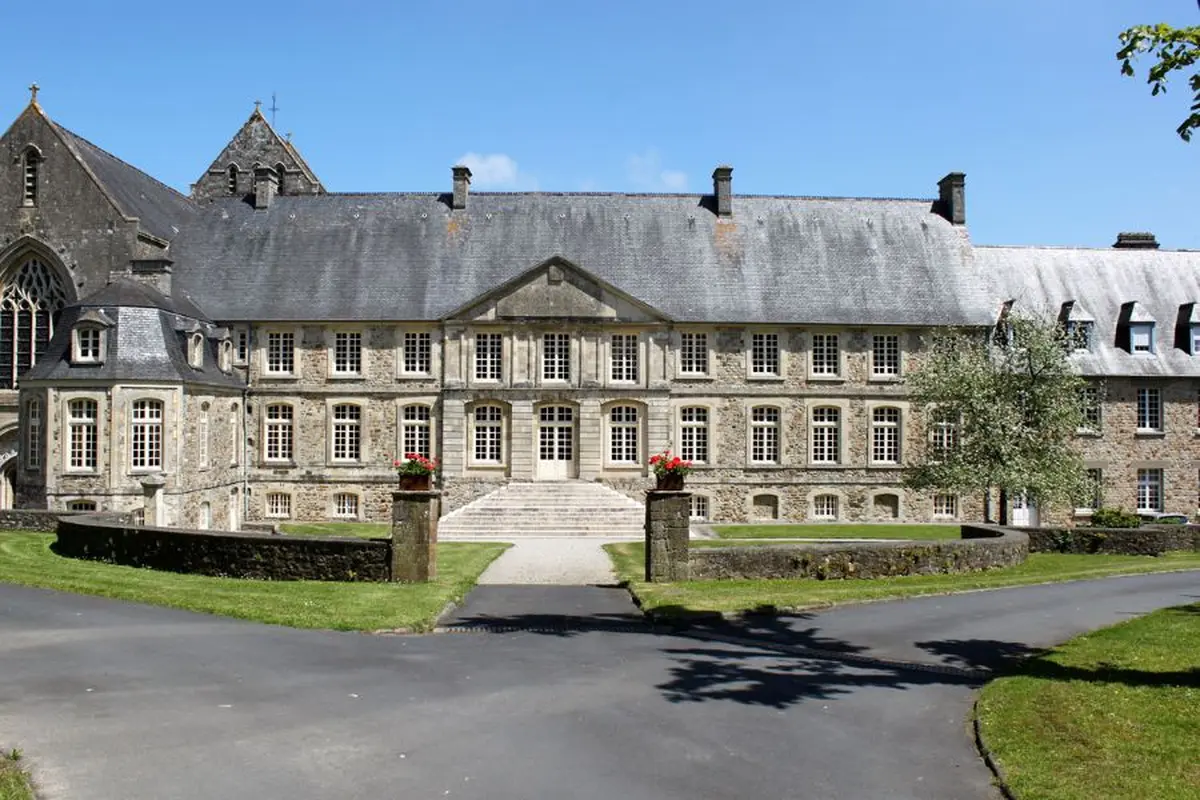 Visite guidée de l'abbaye Sainte-Marie-Madeleine Postel
