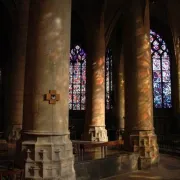 Visite guidée de la Basilique de Mézières, ses vitraux et son trésor d'art sacré