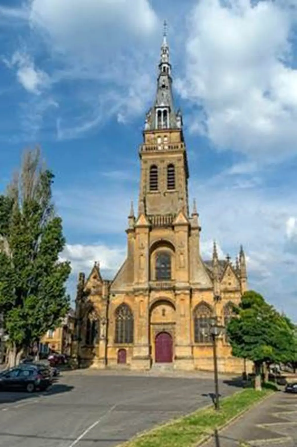 Visite guidée de la Basilique de Mézières, ses vitraux et son trésor d'art sacré