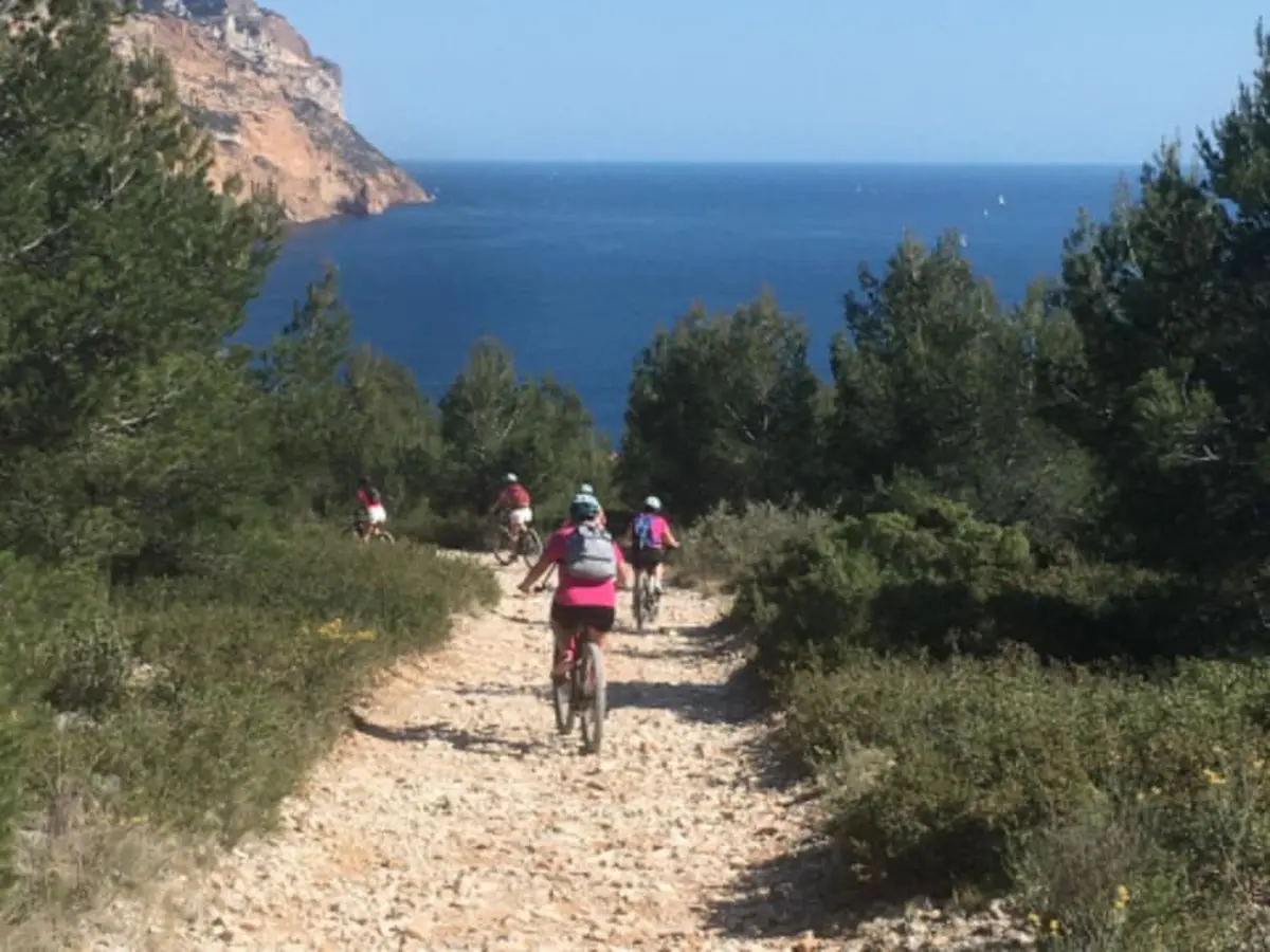 Visite guidée des calanques à VTT électrique à Cassis (13)