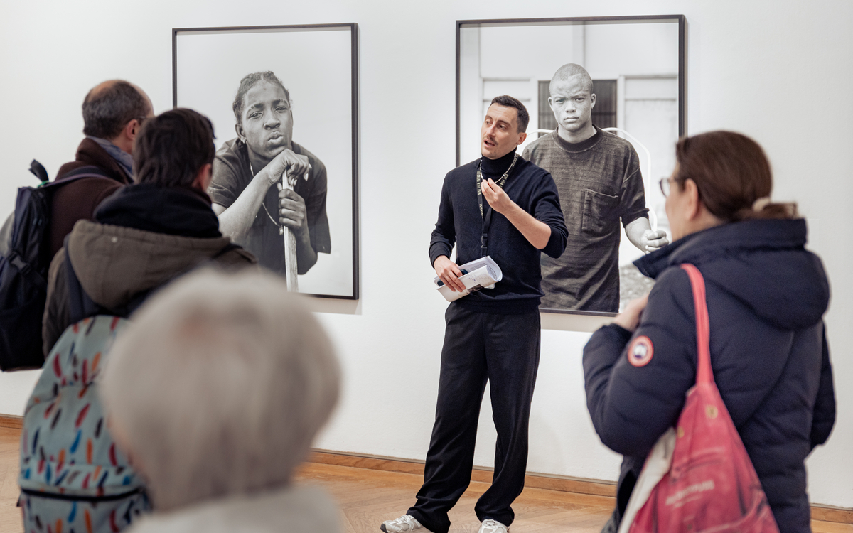 Visite guidée des expositions « La photographie en toutes lettres » et « Camille Vivier »