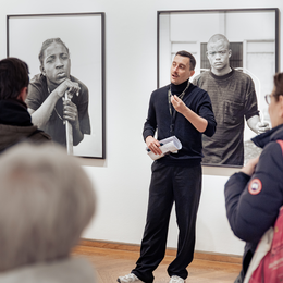 Visite guidée des expositions « La photographie en toutes lettres » et « Camille Vivier »