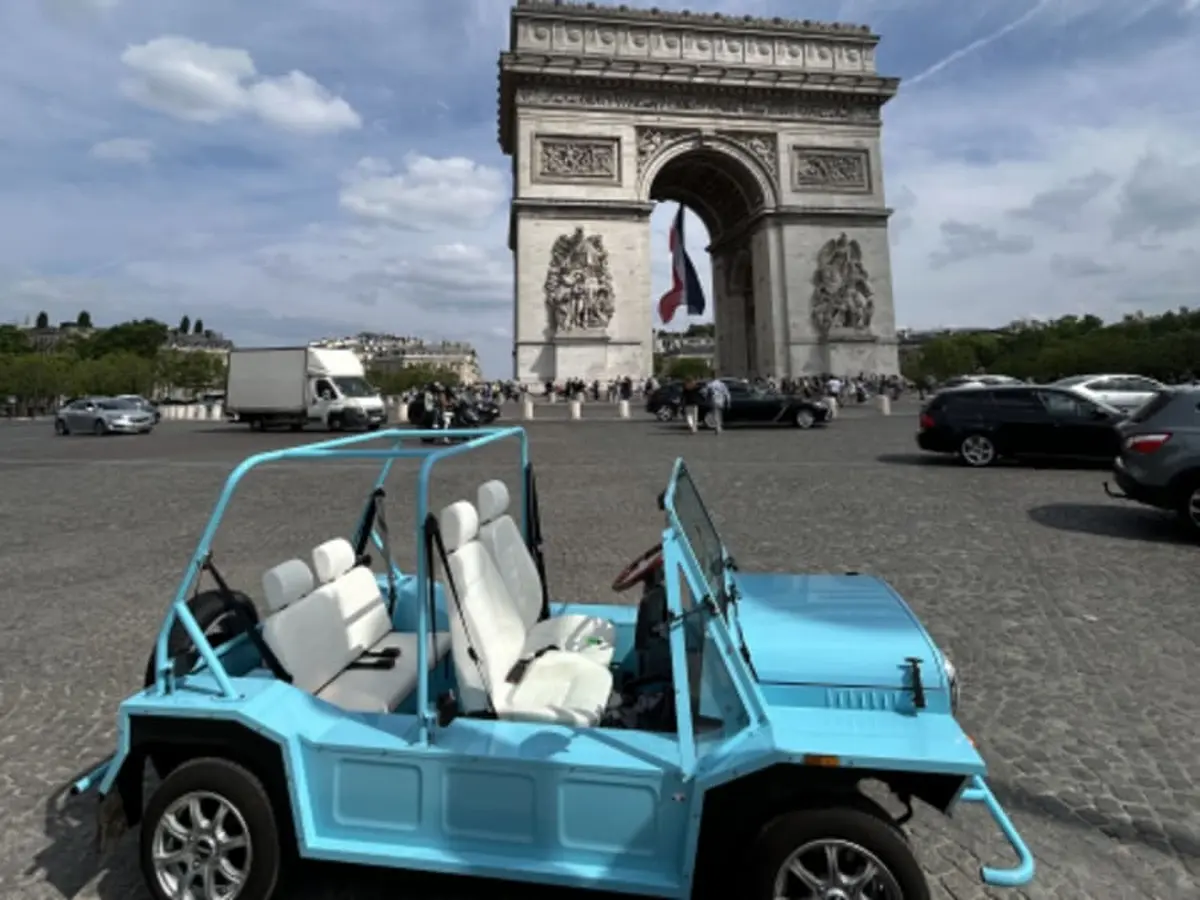 Visite guidée des incontournables en mini Moke à Paris