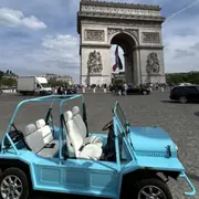 Visite guidée des incontournables en mini Moke à Paris