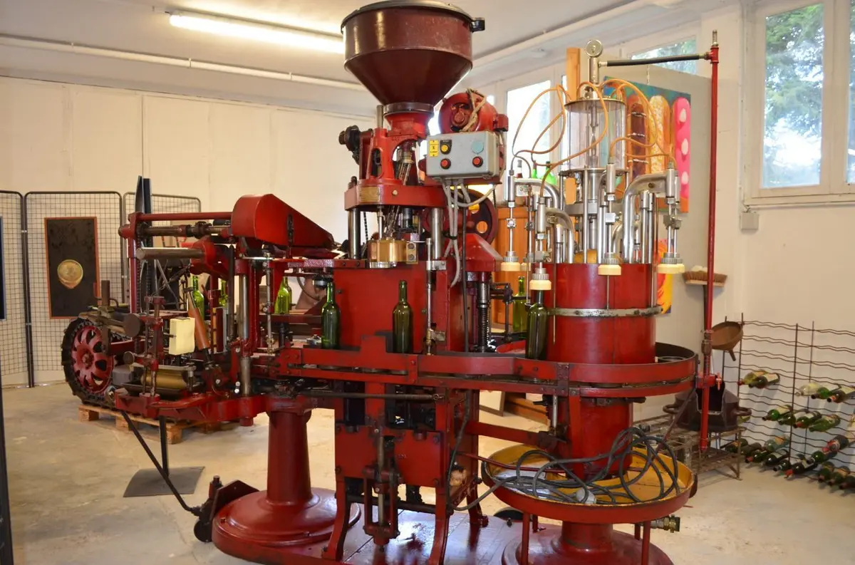 Visite guidée du Chai des Moines Larose