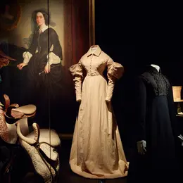 Visite guidée du musée de la mode et du costume - Fragonard