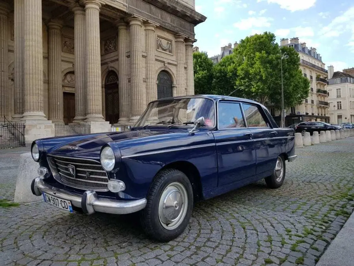 Visite guid&eacute;e en voiture de collection et d&eacute;gustation &agrave; Paris