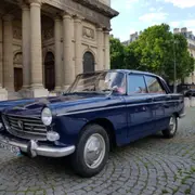 Visite guidée en voiture de collection et dégustation à Paris