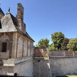 Visite guidée estivale Déambulation historique à Dampierre en Burly
