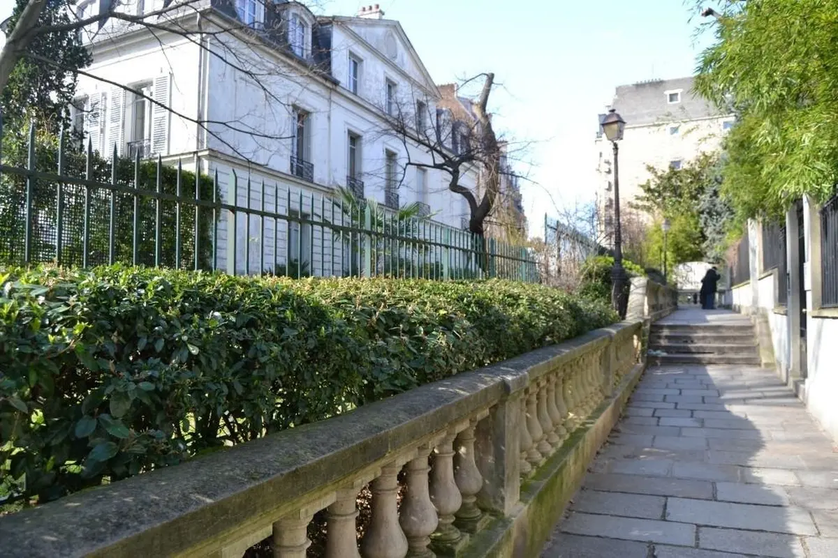 Visite guidée: La bohême à Montmartre et visite du cimetière Saint-Vincent