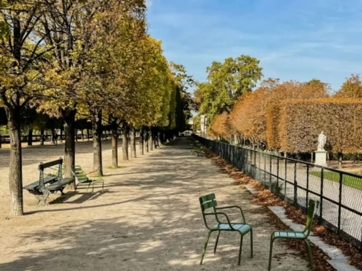 Visite guidée les héros de la mythologie aux Tuileries à Paris