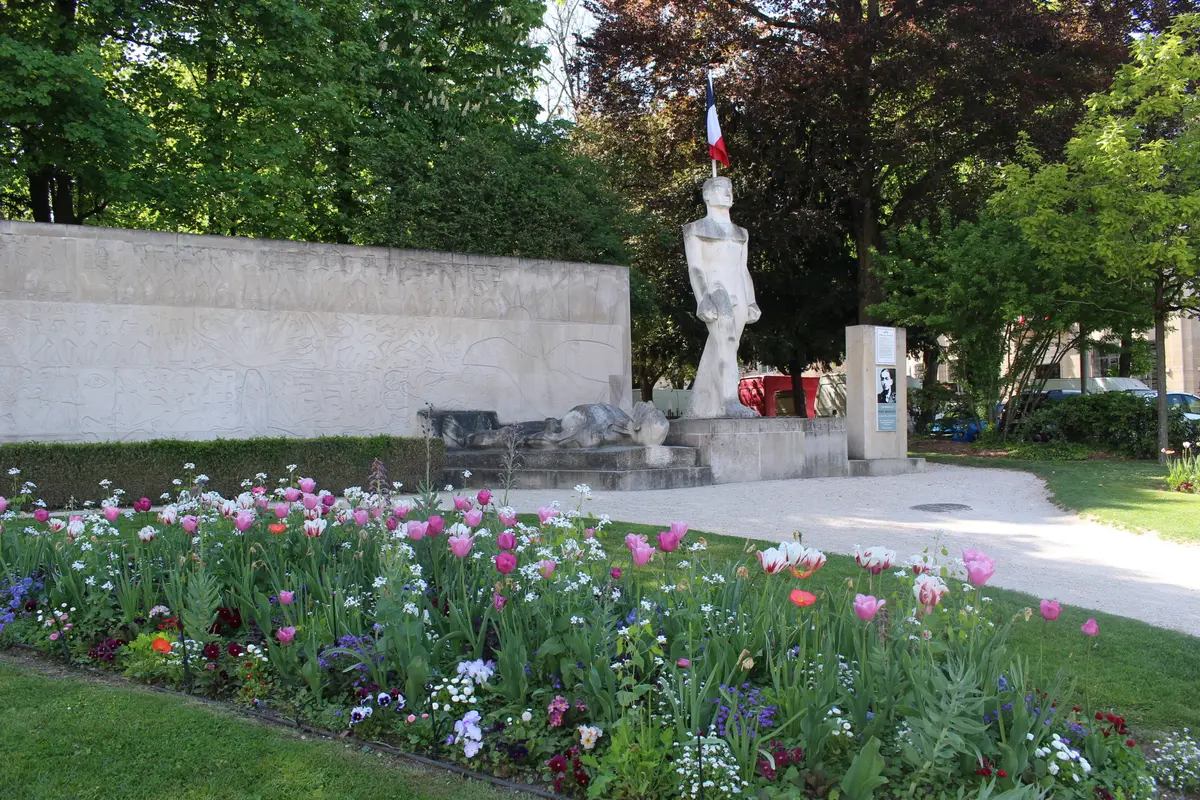 Visite guidée - Les monuments commémoratifs à Troyes