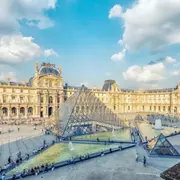 Visite guidée Les secrets des façades du Louvre à Paris