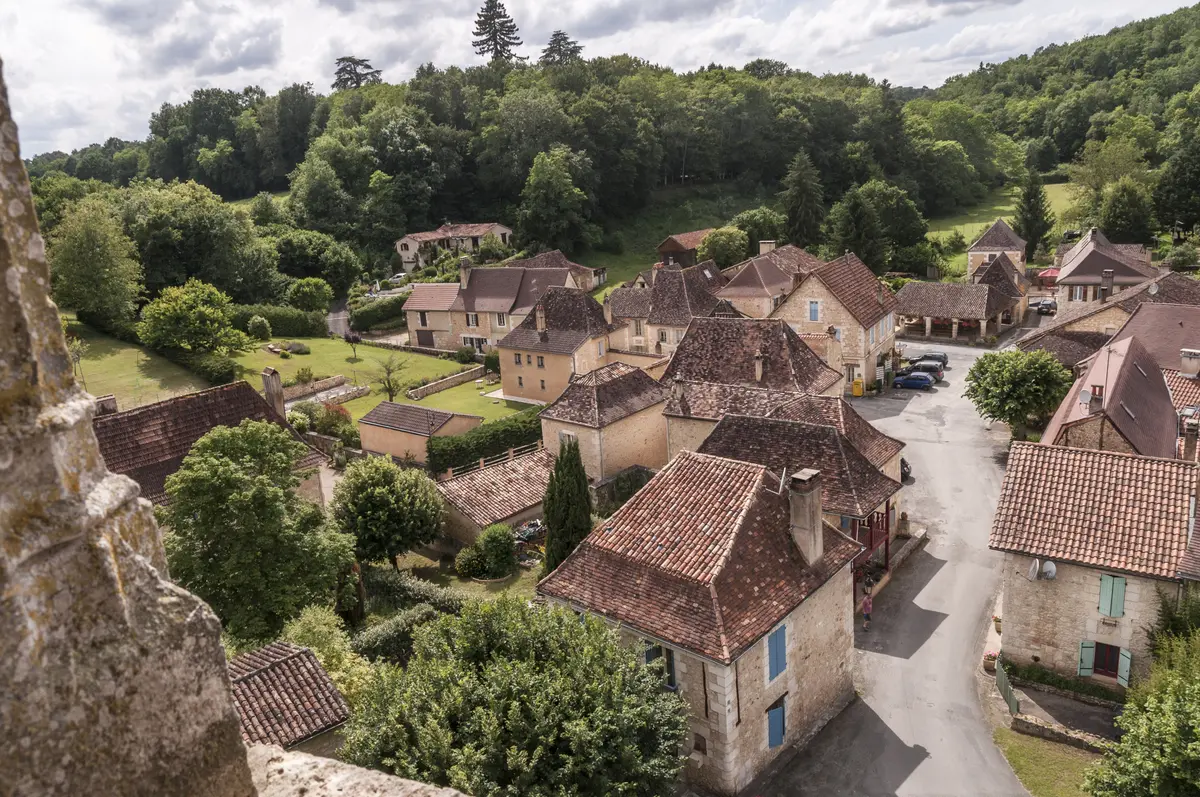 Visite guidée St Georges de Montclard « Une histoire de charmes »