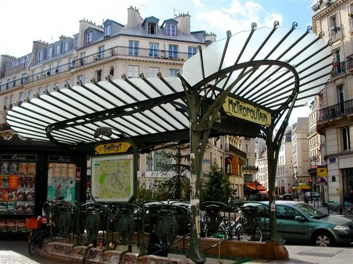 Visite guidée surprenante du Métropolitain
