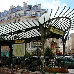 Visite guidée surprenante du Métropolitain