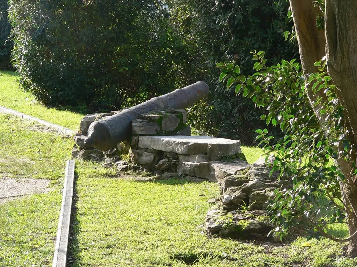 Visite Le vieux fort de Hendaye à travers ses vestiges