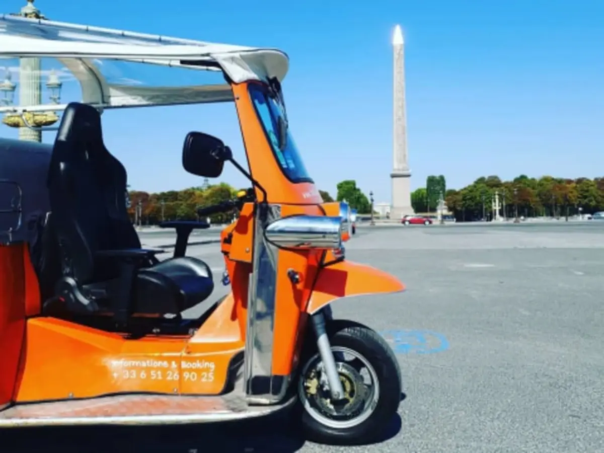 Visite Paris Curieux en TukTuk électrique