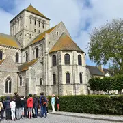 Visite spéciale enfants : L’abbatiale de Lessay à explorer… et à jouer !