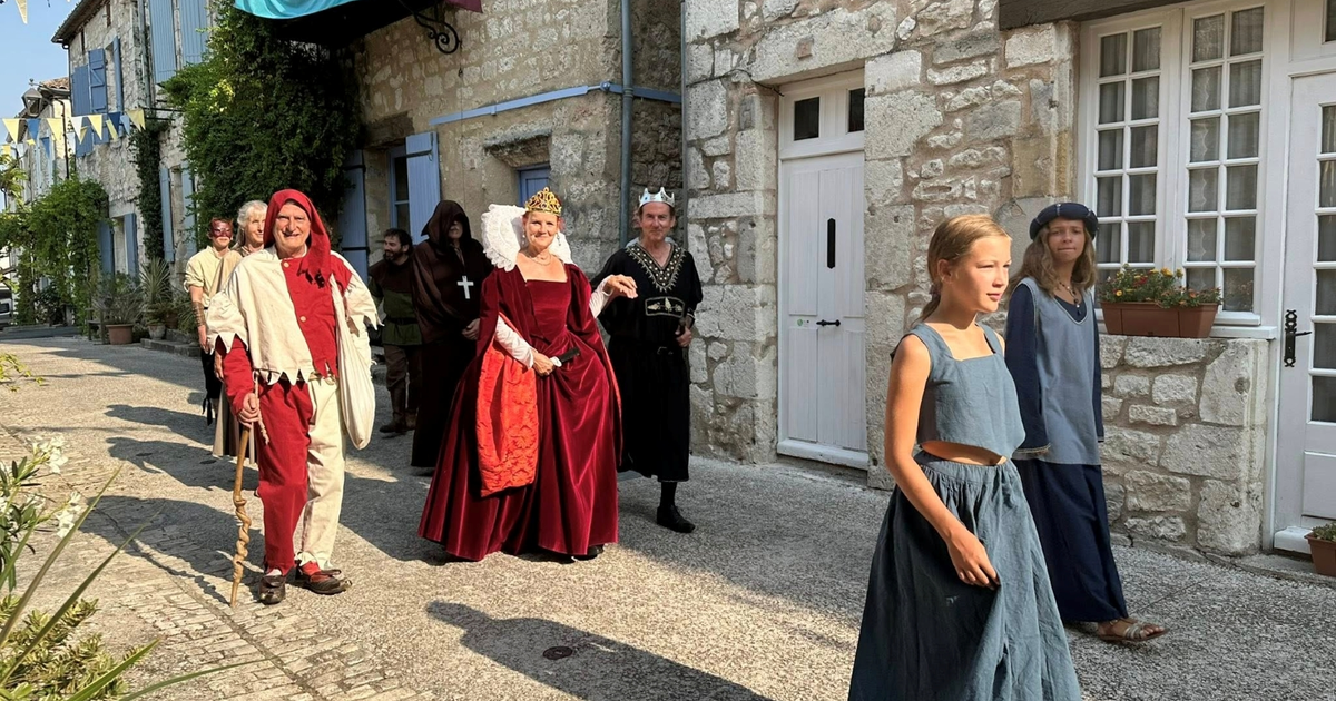 Visite Spectacle de Janouille aux Médiévales de Monflanquin