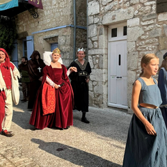 Visite Spectacle de Janouille aux Médiévales de Monflanquin