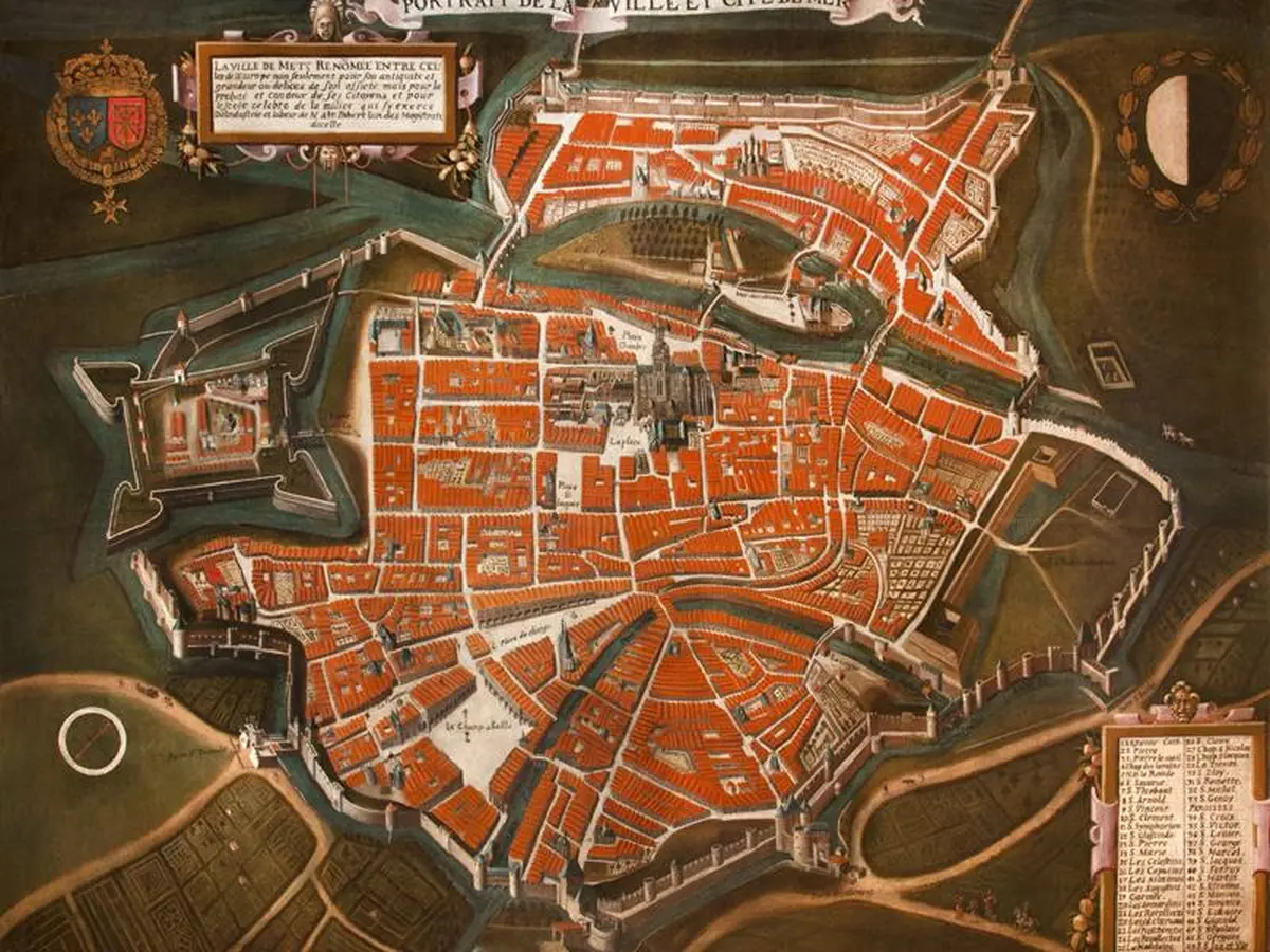 Visite sur le plan relief de la ville de Metz