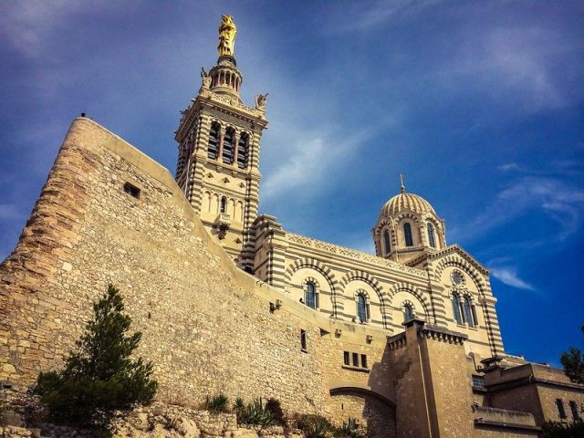 La Bonne Mère veille sur Marseille - Notre-Dame-de-la-Garde