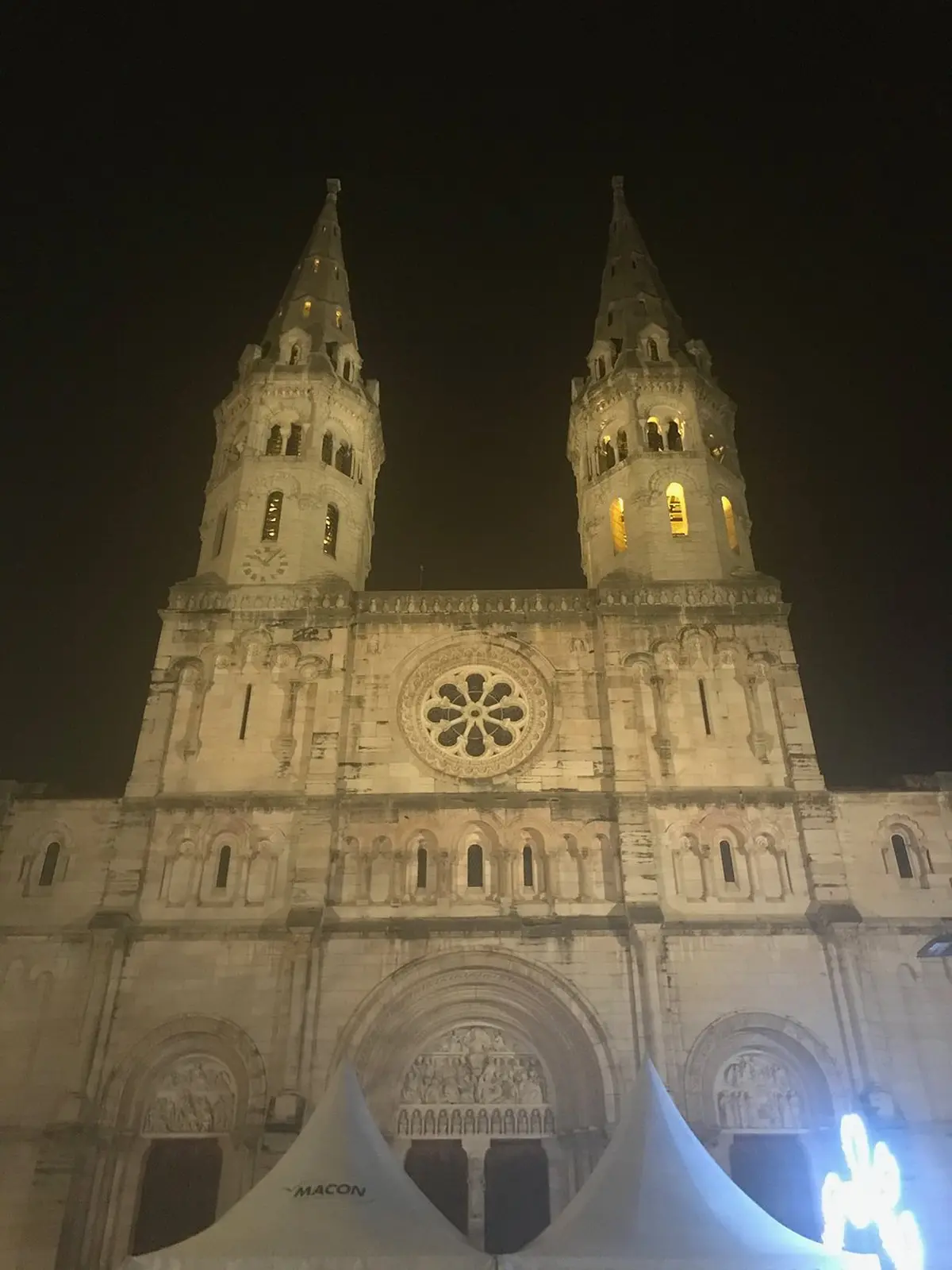Visitez l'église Saint-Pierre de Mâcon (Spécial Mort et Démons : Anti-Halloween)