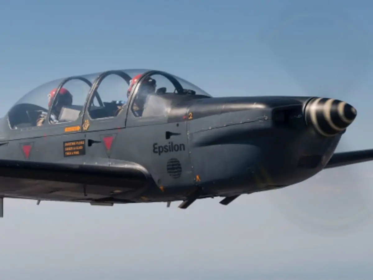 Vol &agrave; bord d'un avion chasseur Epsilon &agrave; la Roche-sur-Yon (85)