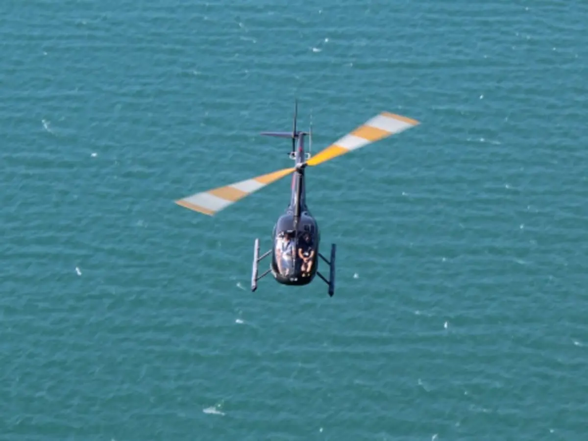 Vol en hélicoptère au-dessus de Saint-Pierre-la-Mer (11)