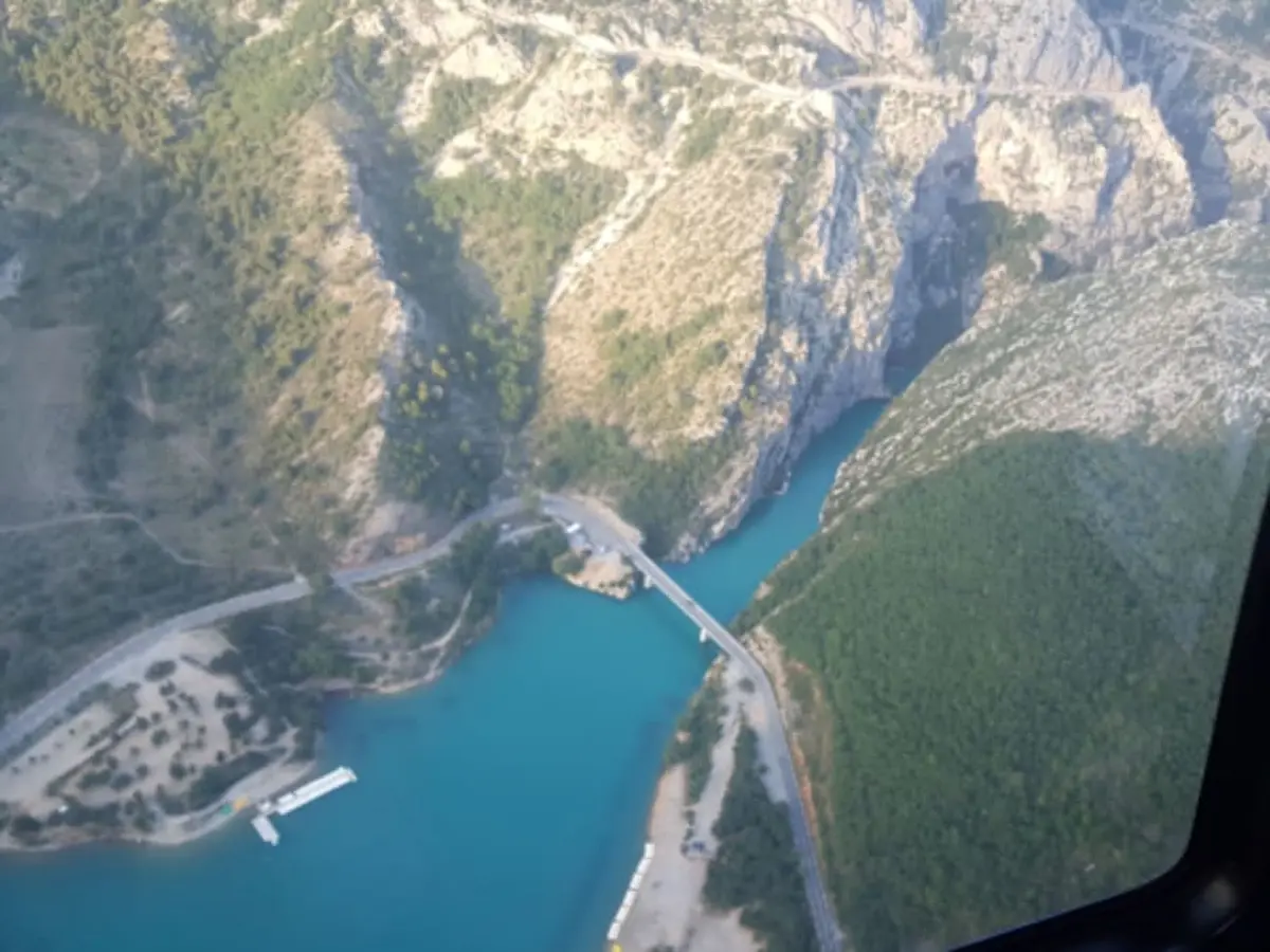 Vol en h&eacute;licopt&egrave;re au-dessus des Gorges du Verdon (04)