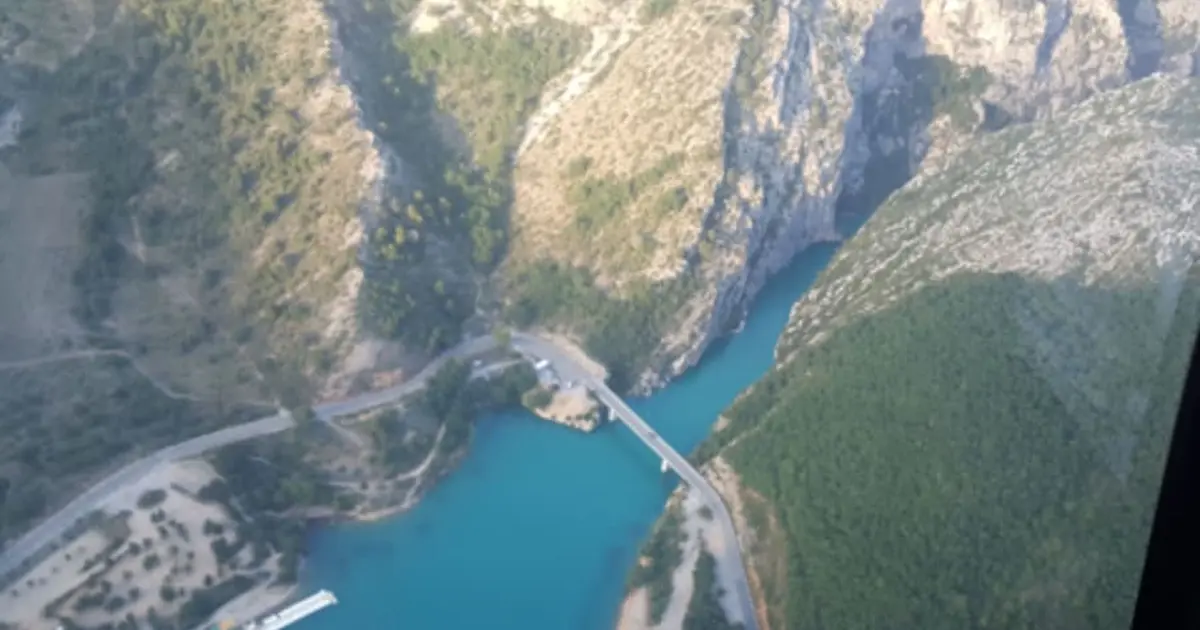 Vol en hélicoptère au-dessus des Gorges du Verdon (04)