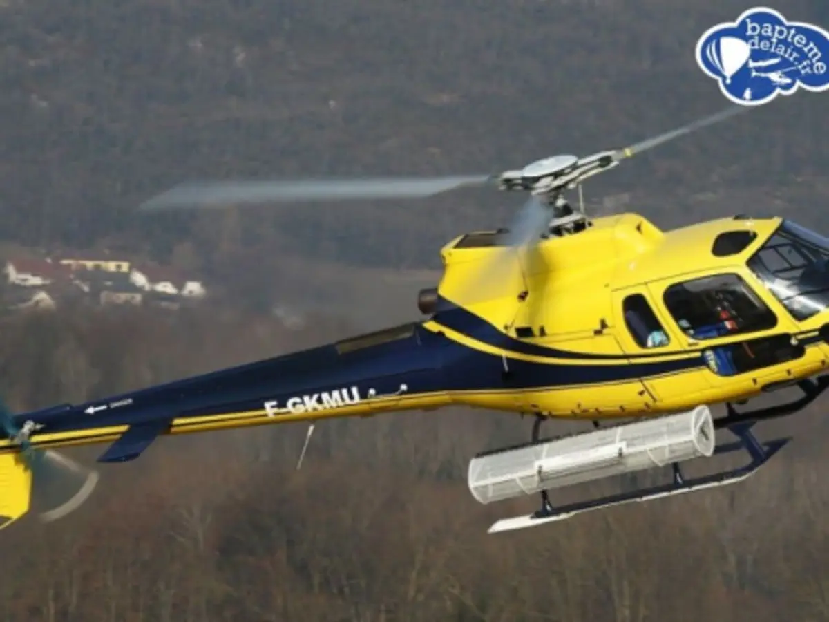Vol en hélicoptère au-dessus du Balcon du Canigou