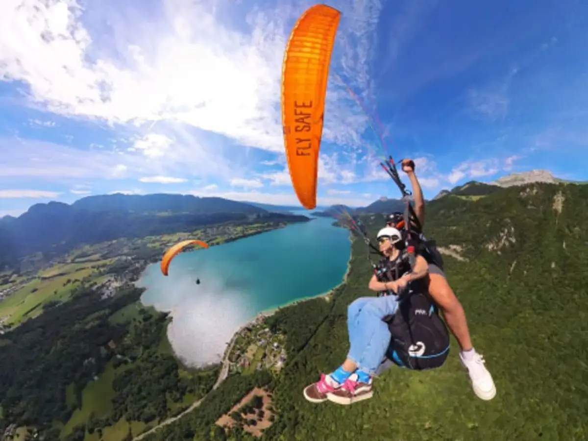 Vol en parapente au départ du Col de la Forclaz  (74)