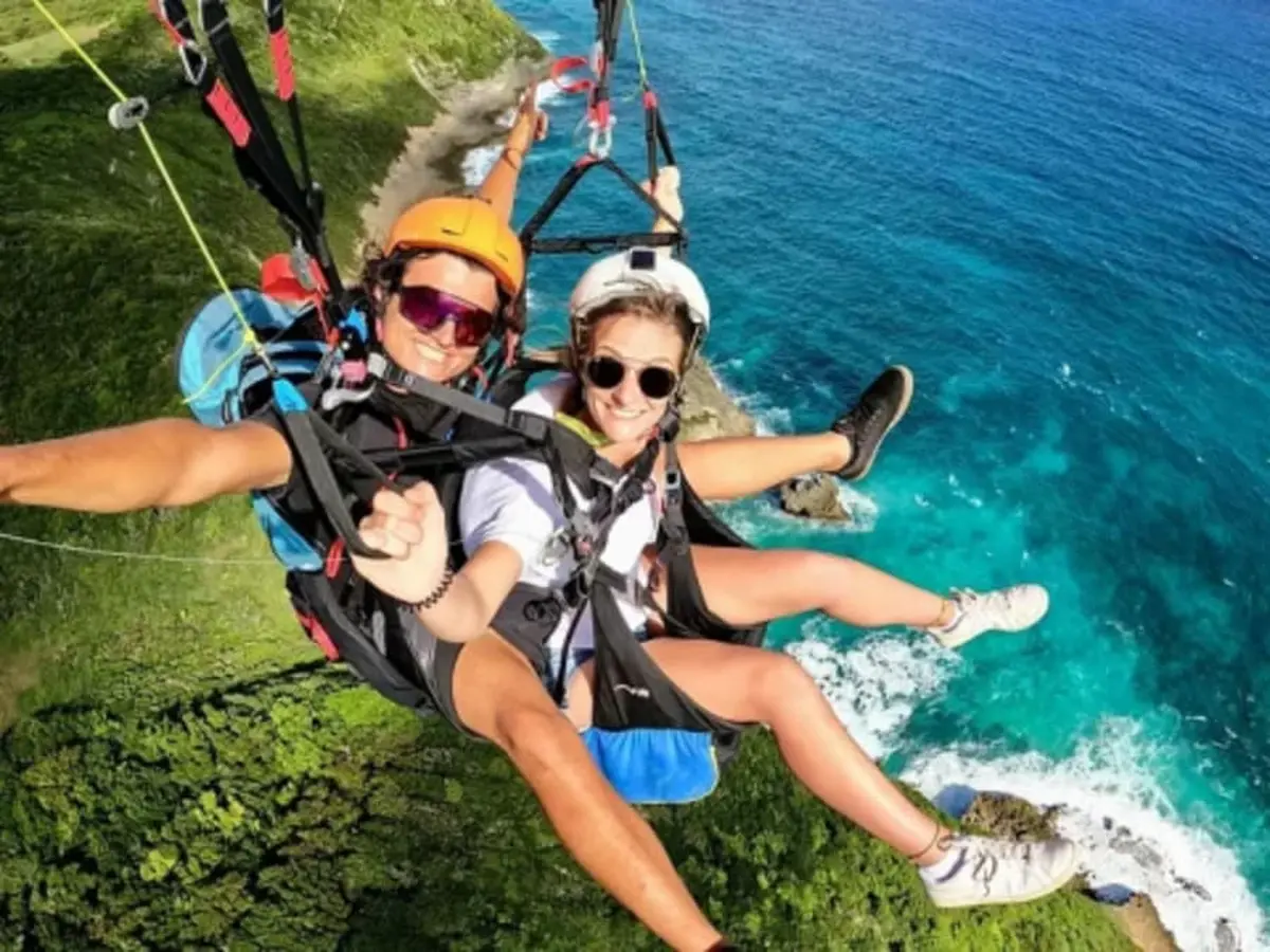 Vol en parapente sur le littoral guadeloupéen depuis Le Moule