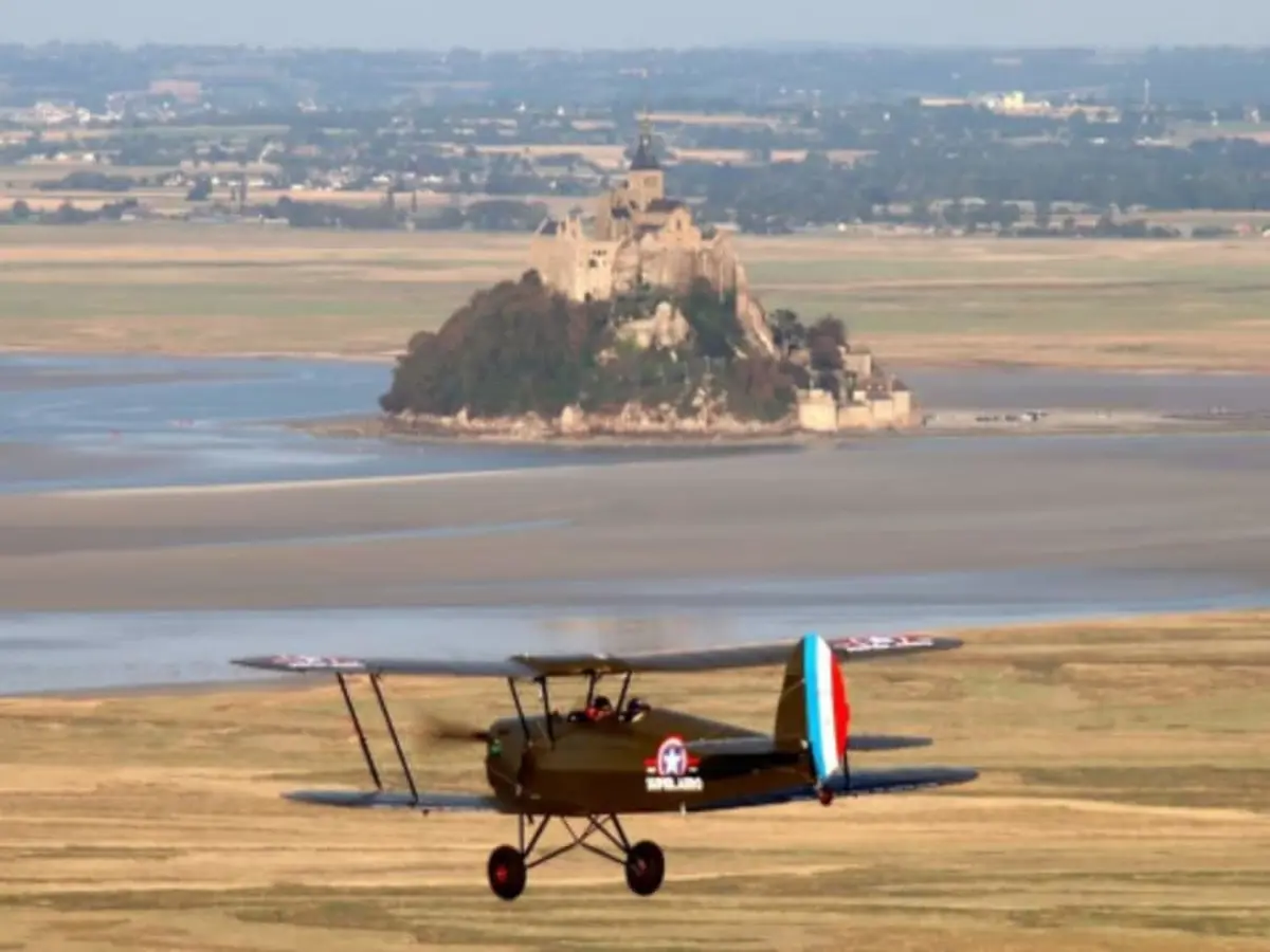 Vol en ULM Biplan Vintage à Dinard (35)