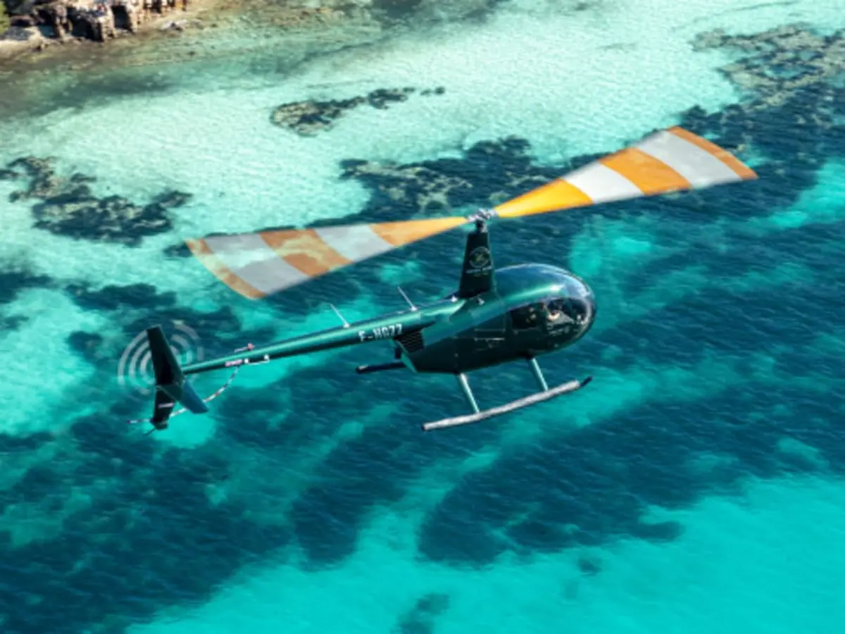 Vol panoramique en hélicoptère depuis Cannes (06)